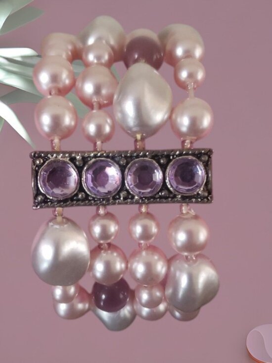 Jewelry - Natural 4 Row Freshwater Pearl Stretch Bracelet w/Lavendar Crystal Accent ✨NWOT✨